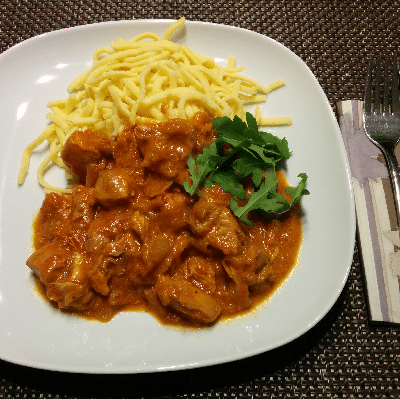Ungarisches Hähnchen-Paprikás