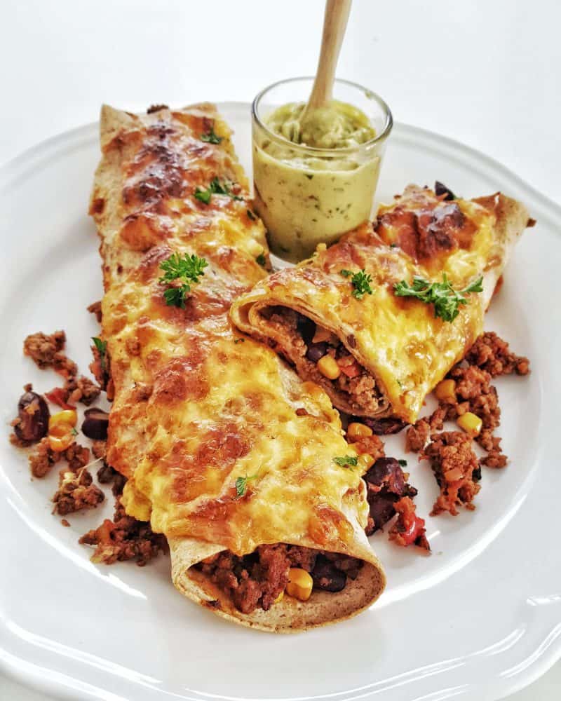 Enchiladas mit Hackfleisch gefüllt und überbacken