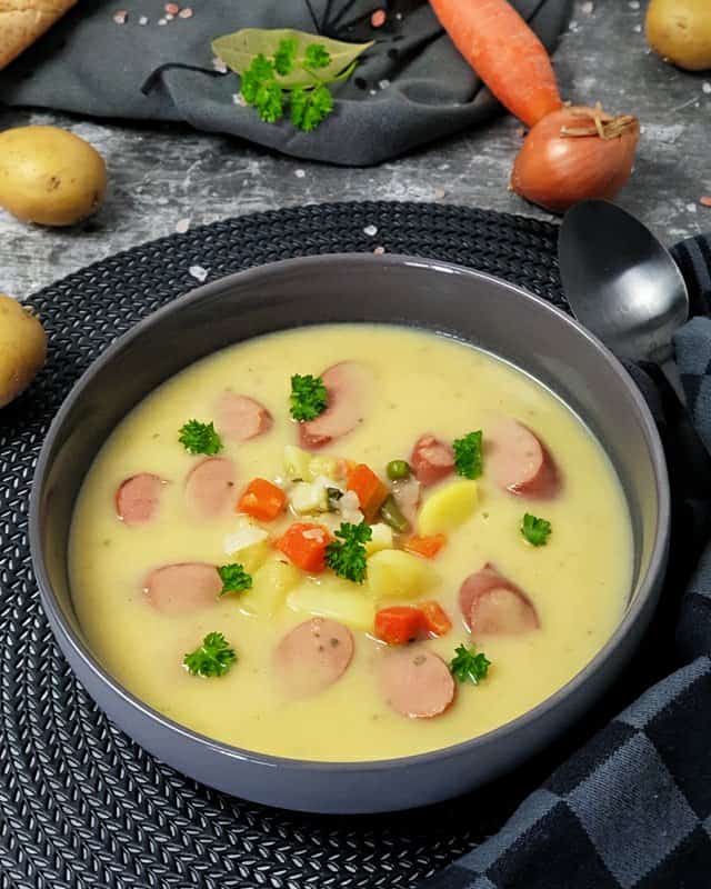 Kartoffelsuppe mit Würstchen