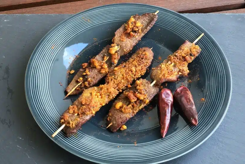 Fertige nigerianische Suya-Spieße