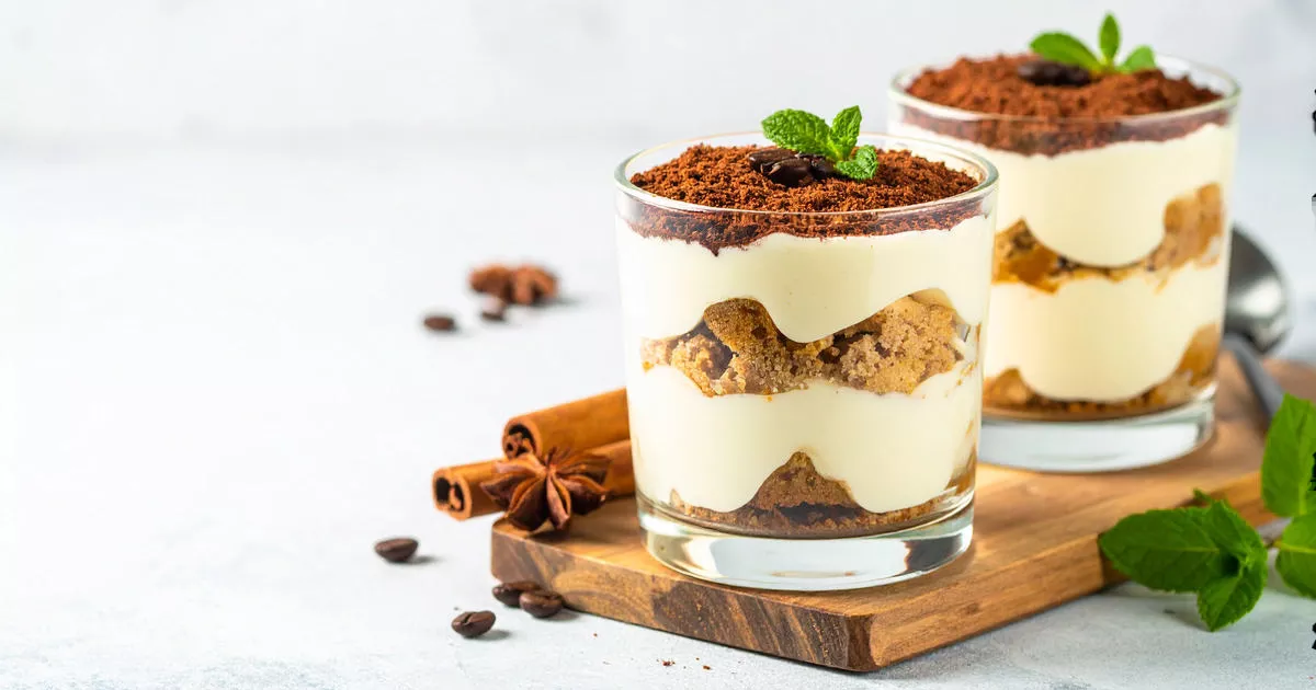 Protein-Tiramisu mit Kakaopulver