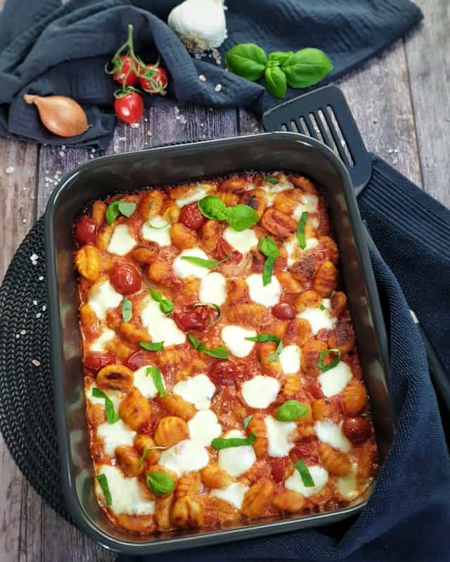 Gnocchi Auflauf mit Tomate und Mozzarella