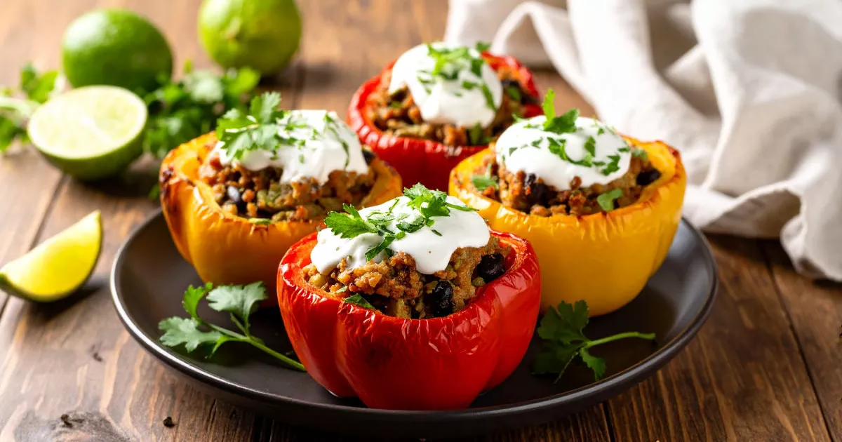 Gefüllte Tex-Mex-Paprika mit Bohnencreme und Sonnenblumenhack
