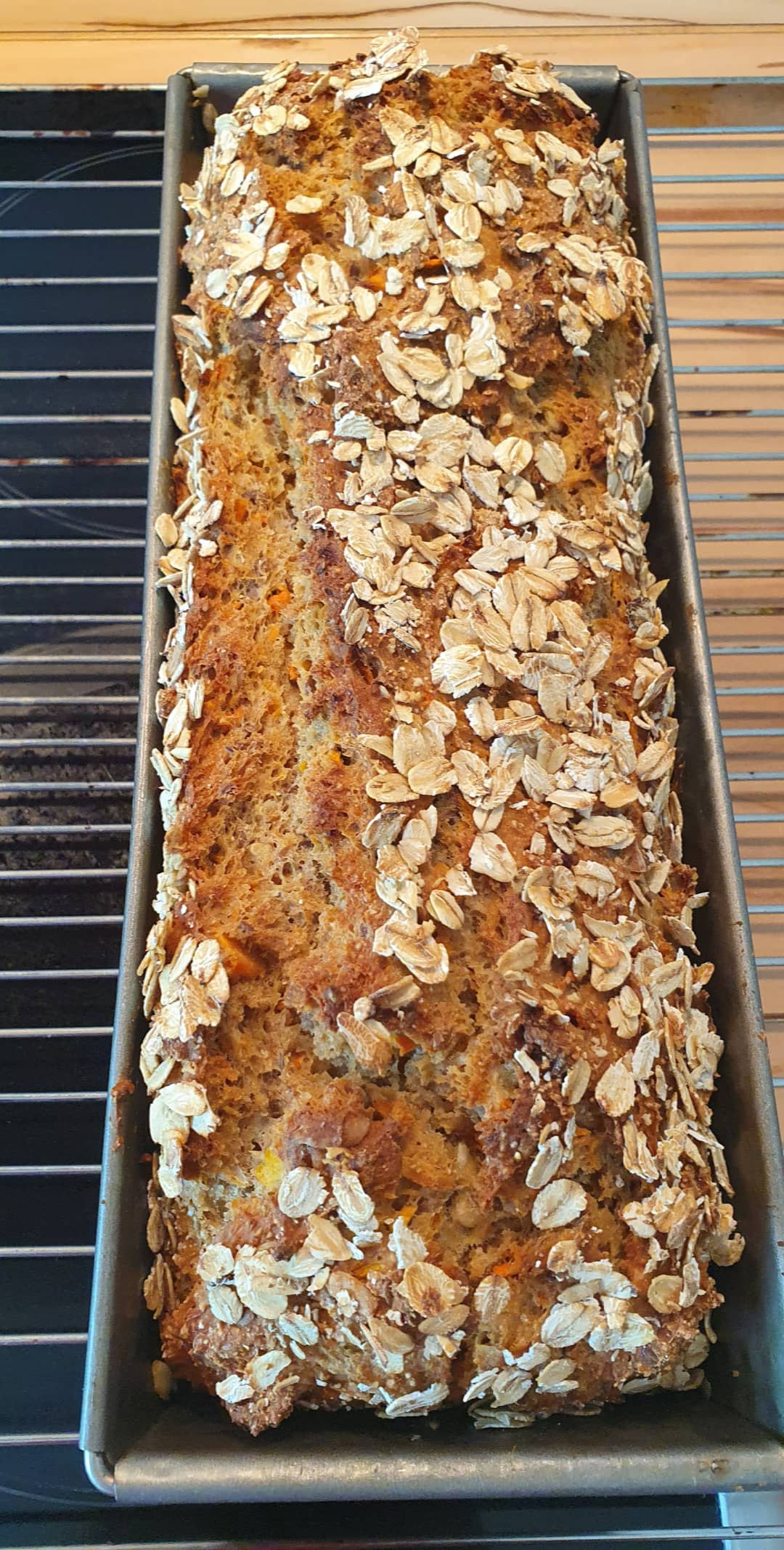 Gebackenes Fitness-Vollkornbrot mit Haferflocken.