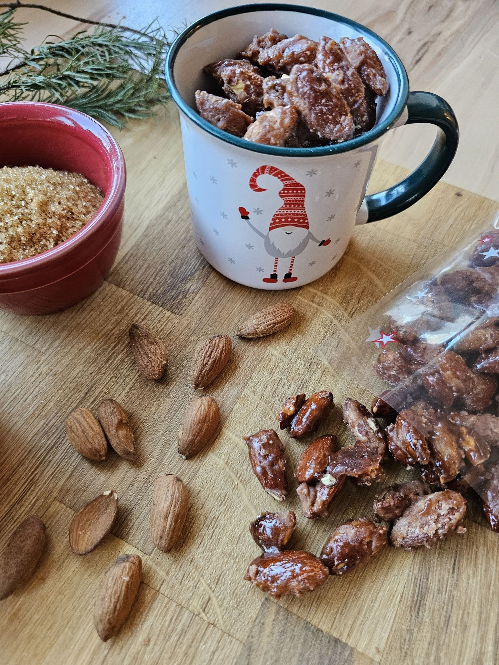 Knusprige gebrannte Mandeln als weihnachtlicher Snack.