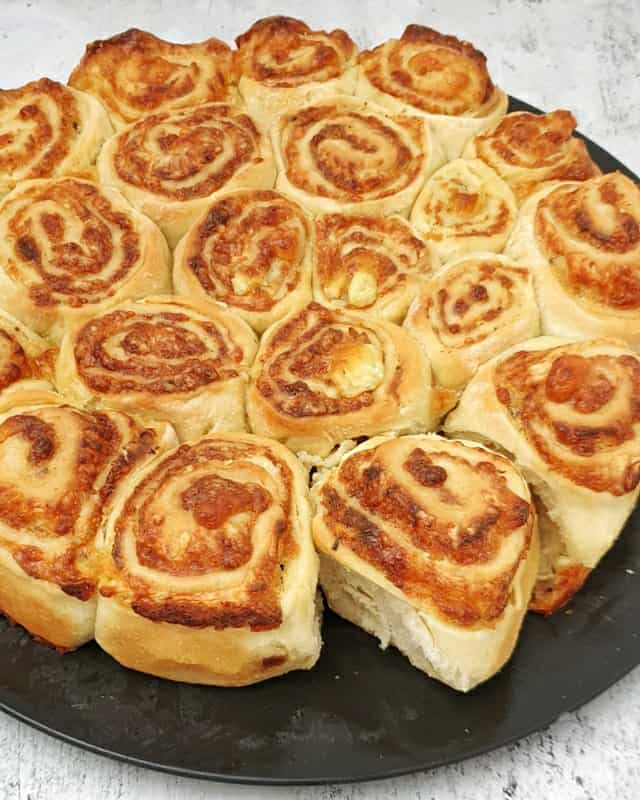 Zupfbrot mit Frischkäse Rosenbrot