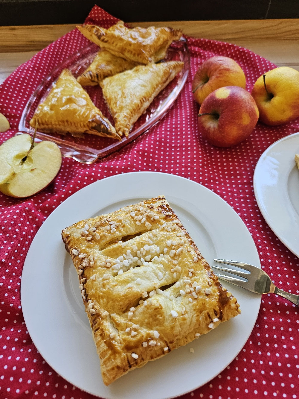 Apfeltaschen mit Blätterteig und saftiger Apfelfüllung
