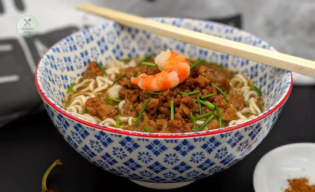 Fertige Danzai Nudelsuppe mit Garnelen