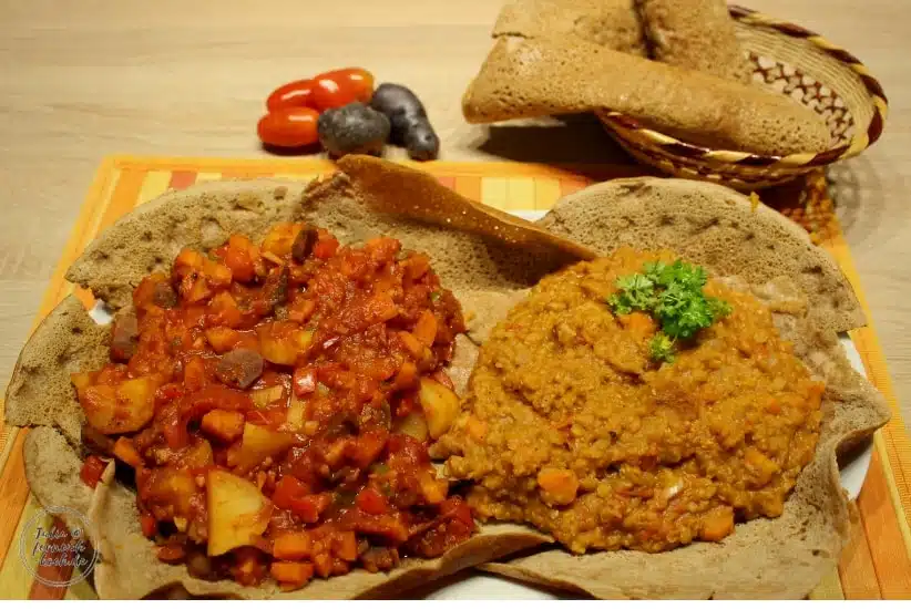 Injera mit äthiopischem Wot