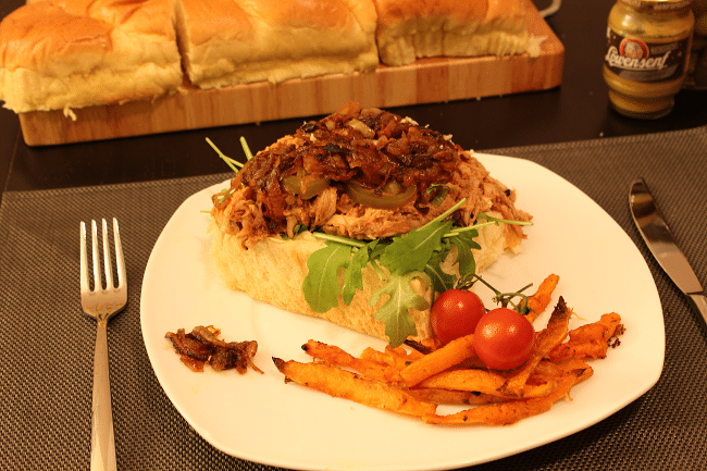 Pulled-Pork-Sandwich mit Kürbis-Pommes
