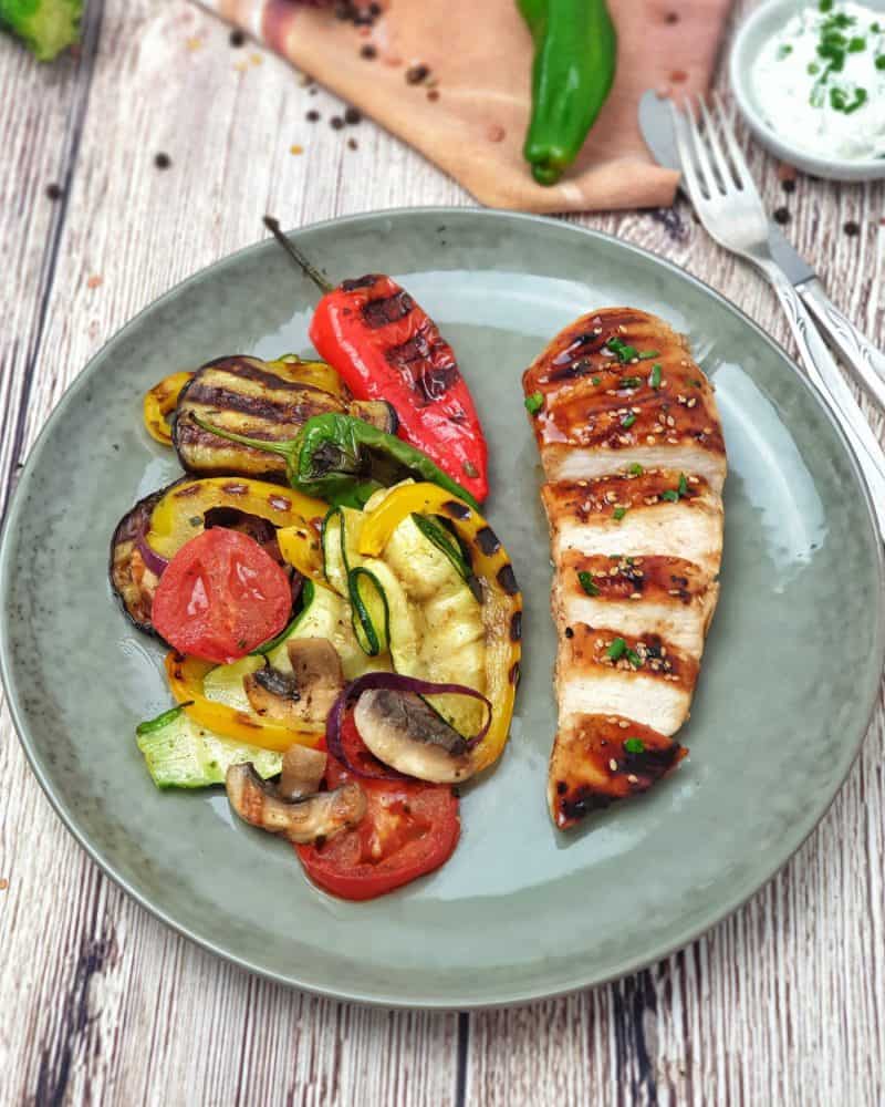 Hähnchenfilet mit Honig-Hoisin Marinade und Grillgemüse