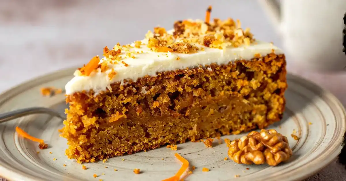 Karottenkuchen mit cremigem Frischkäse-Frosting